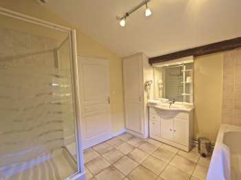 Salle de bains de la chambre 3 du gîte  Lavande en Dordogne Périgord